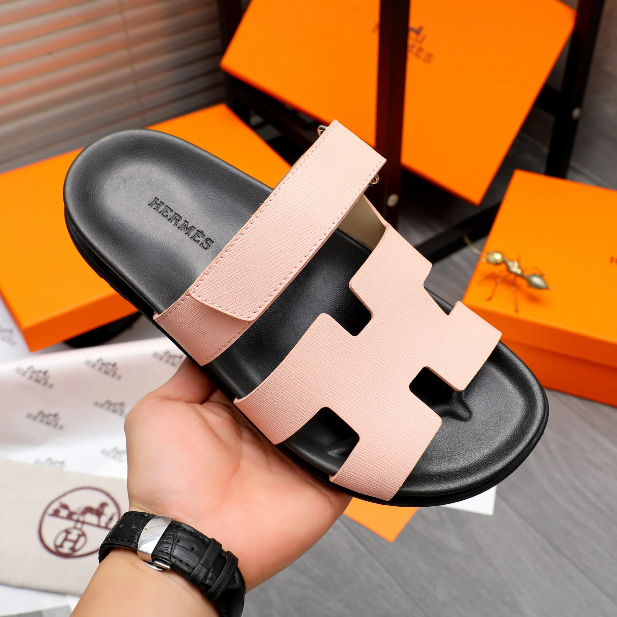 Men's shoes 💰340 Product trademark: Hermes "Hermes" Couple's slippers Regular size: 36-46 Product material: Selected vertical grain cowhide upper, microfiber lining, original outsole